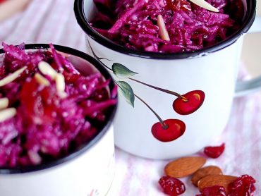 Winterlicher Rotkohlsalat mit Cranberries und Mandeln - "Fee ist mein Name"