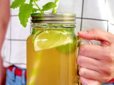 Rezept für Limeade mit Rohrzucker und Zitronenmelisse - "Fee ist mein Name"