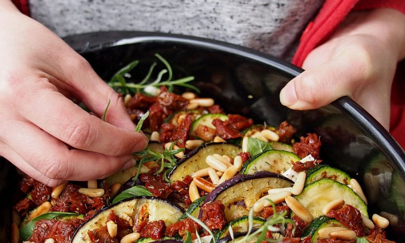 Angrillen mit Outdoorchef - Rezept für Gemüse-Käse-Pfanne // "Fee ist mein Name"