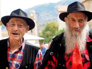 Marienfest und Volksfest mit Bauernmarkt in Casamaccioli im Niolo-Tal auf Korsika - "Fee ist mein Name"