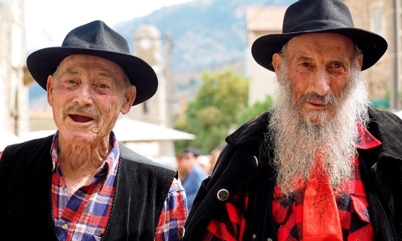 Marienfest und Volksfest mit Bauernmarkt in Casamaccioli im Niolo-Tal auf Korsika - "Fee ist mein Name"