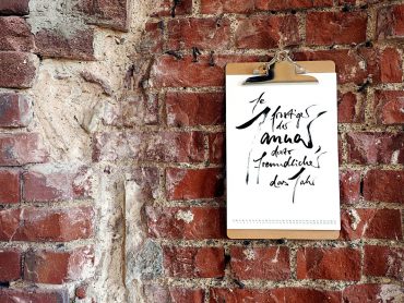 Bauernweisheiten in Zeiten von Pinterest / Handlettering-Kalender-Freebie 2017 - "Fee ist mein Name"